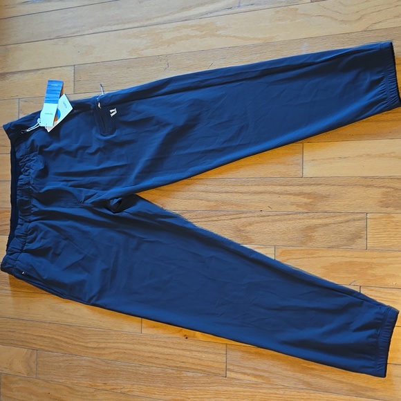 NWT Men’s Vuori Navy "Fleet Sport Joggers" New Version 30" Inseam Various Sizes - Picture 1 of 15